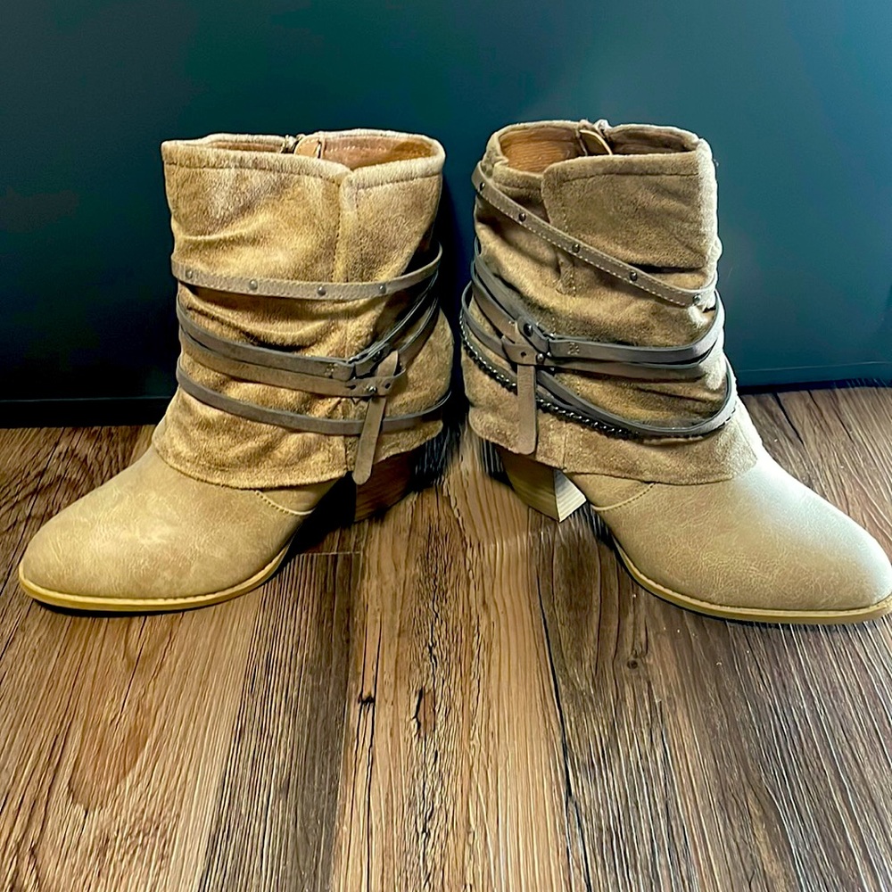 Jelly pop boots with chain and strap detail